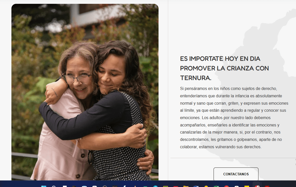Madre e hija en crianza con ternura
